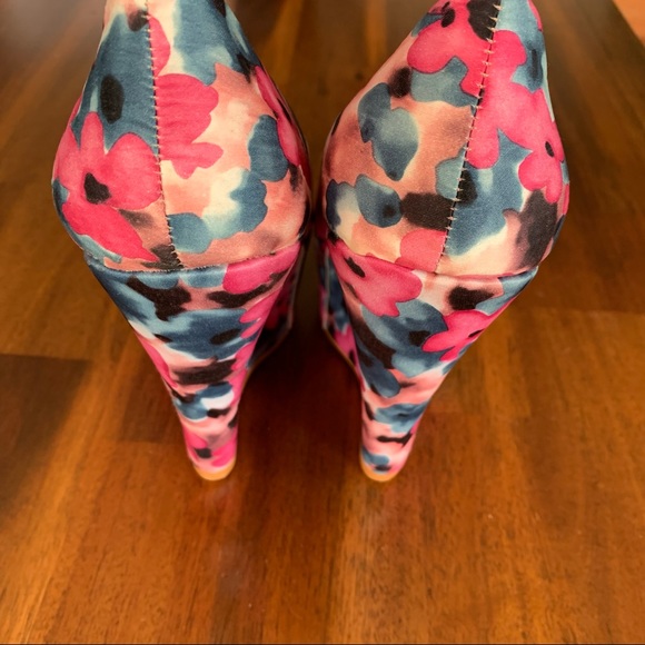 Don’t Let Go Platform Shoes - Picture 6 of 7